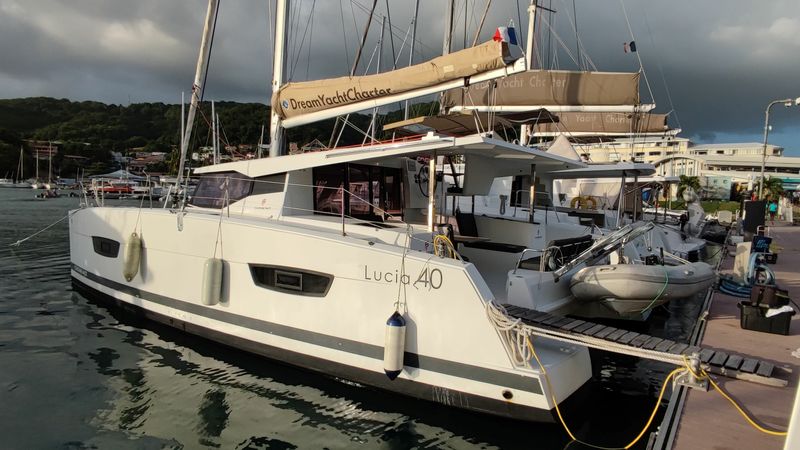 Fountaine Pajot Lucia 40 | Harfang