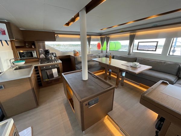 Lagoon 50 | CU Sailing