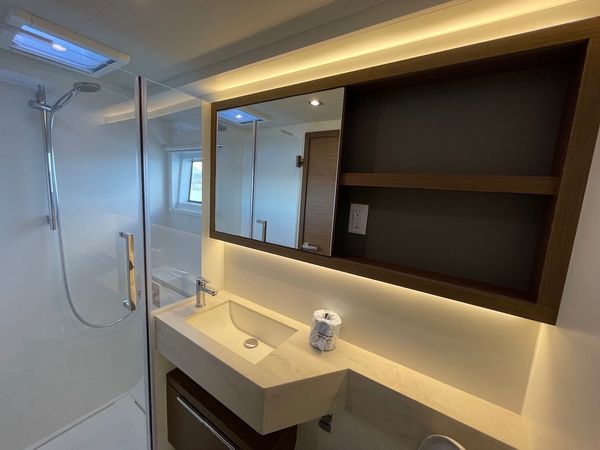 Lagoon 50 | CU Sailing