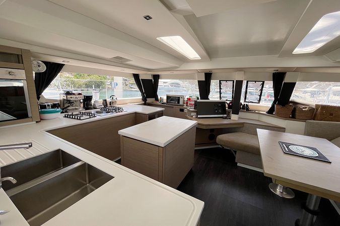 Fountaine Pajot Saba 50 | Good Vibrations