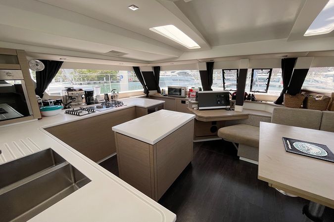 Fountaine Pajot Saba 50 | Good Vibrations
