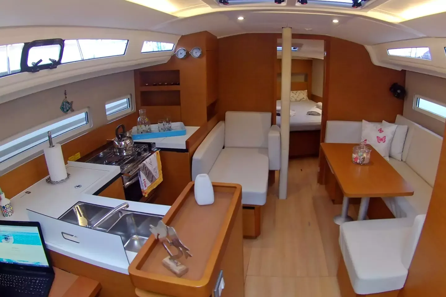 Jeanneau Sun Odyssey 410 | Evelina