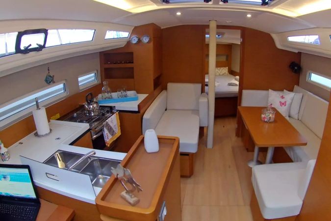 Jeanneau Sun Odyssey 410 | Evelina