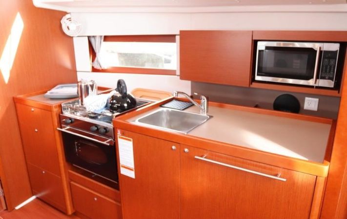 Beneteau Oceanis 38.1 | Arun