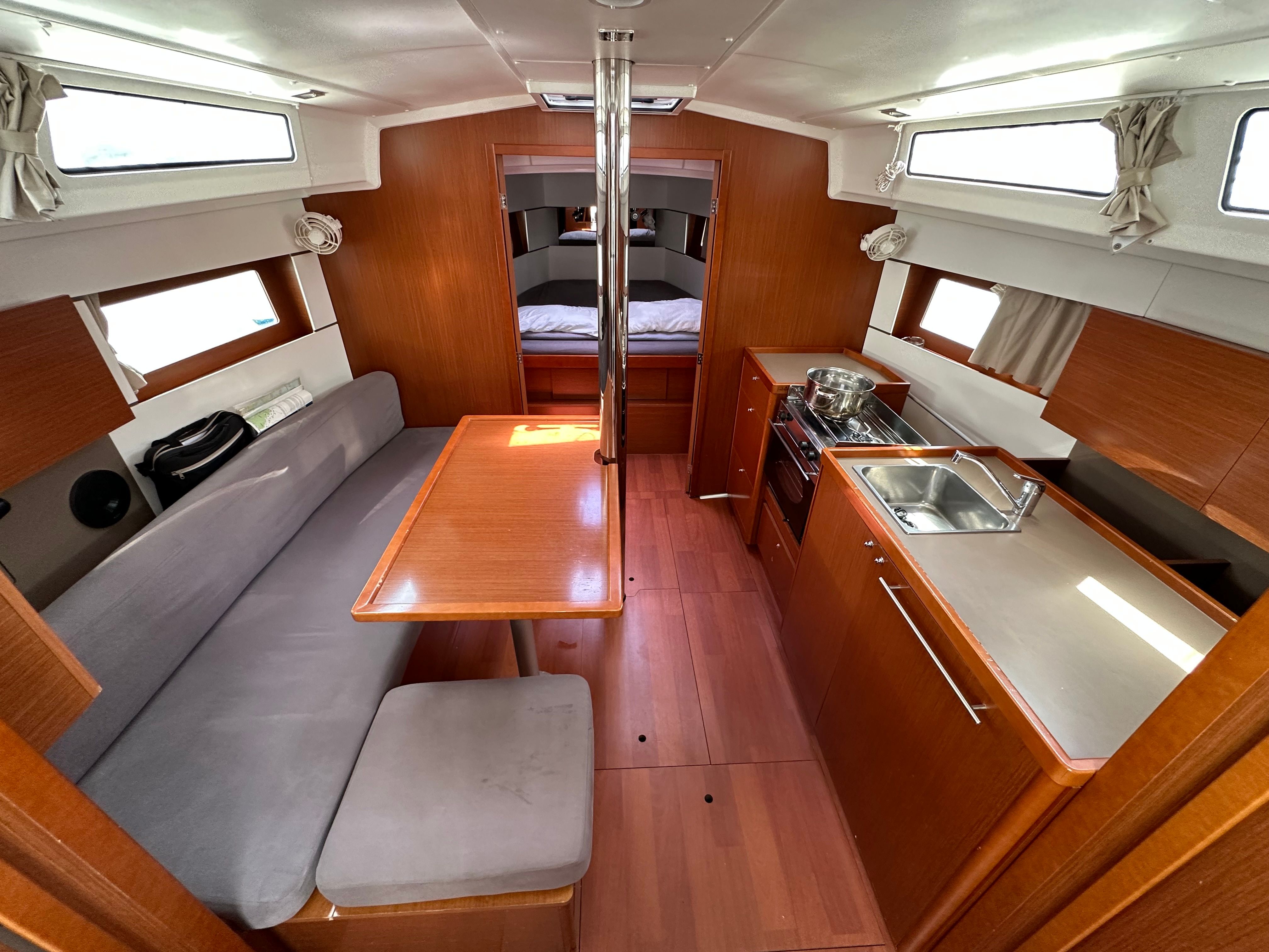 Beneteau Oceanis 38.1 | Rania