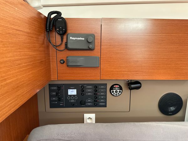 Beneteau Oceanis 38.1 | Rania