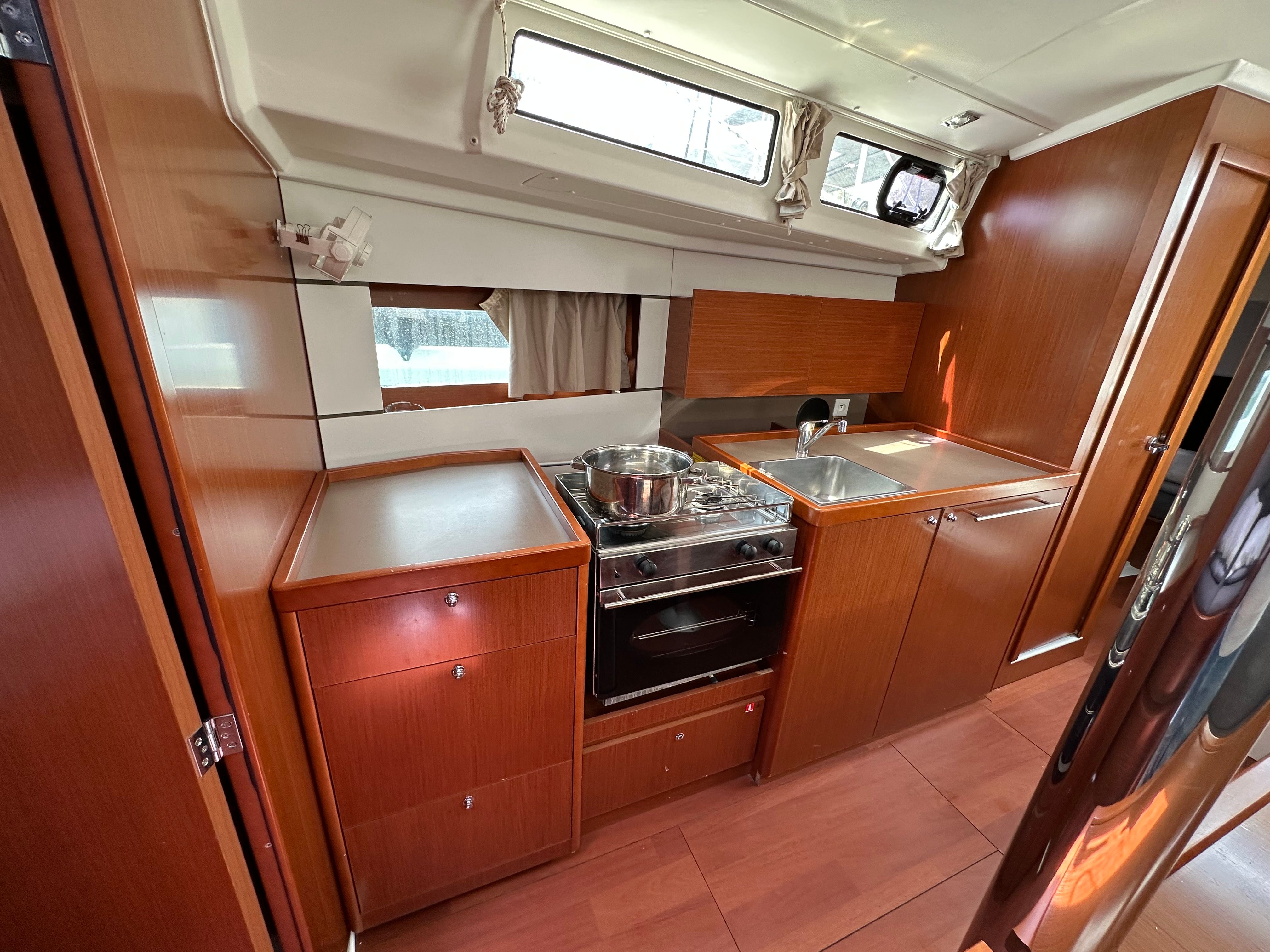 Beneteau Oceanis 38.1 | Rania