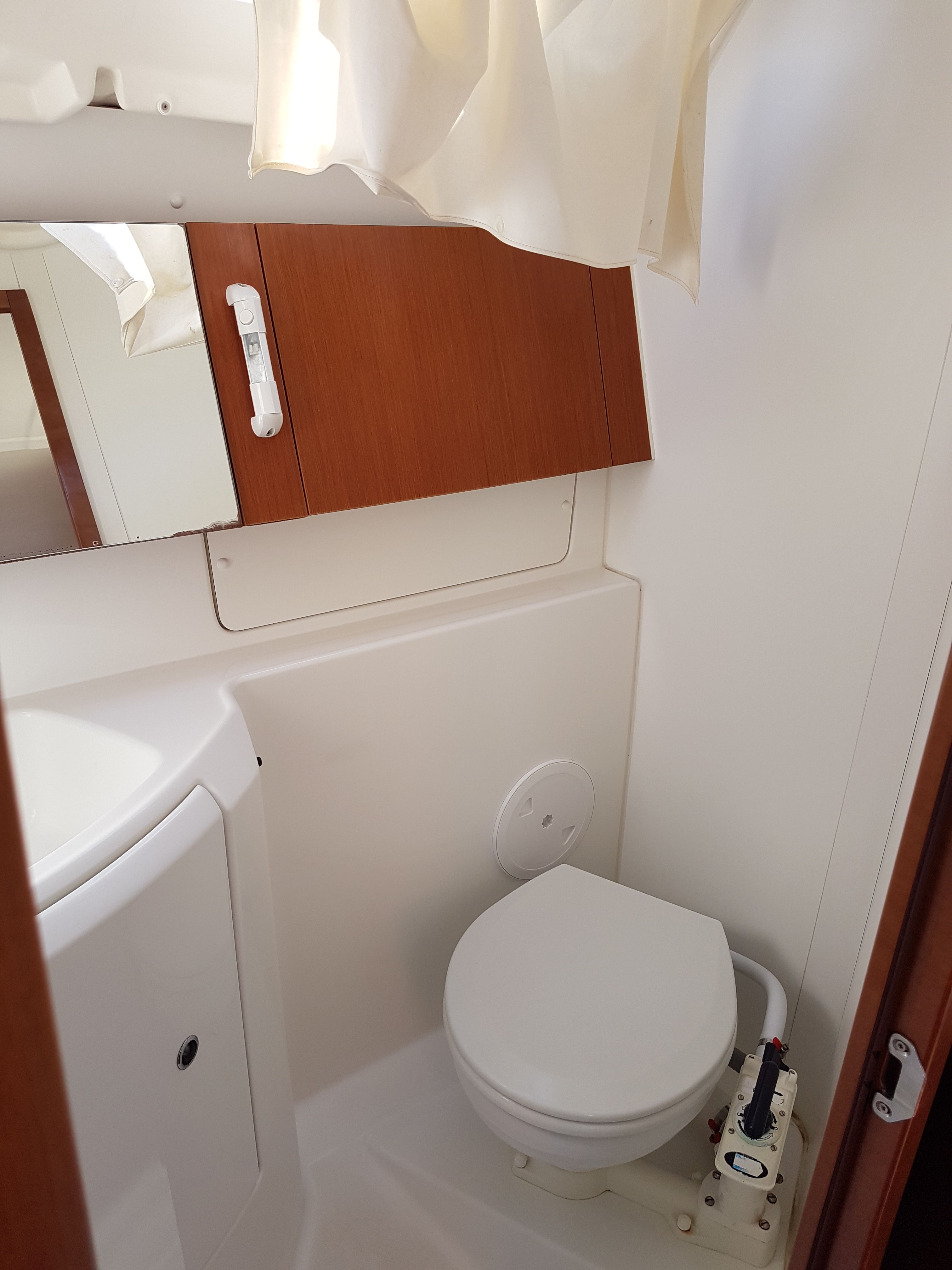 Beneteau Oceanis 37 | Boreas Dos