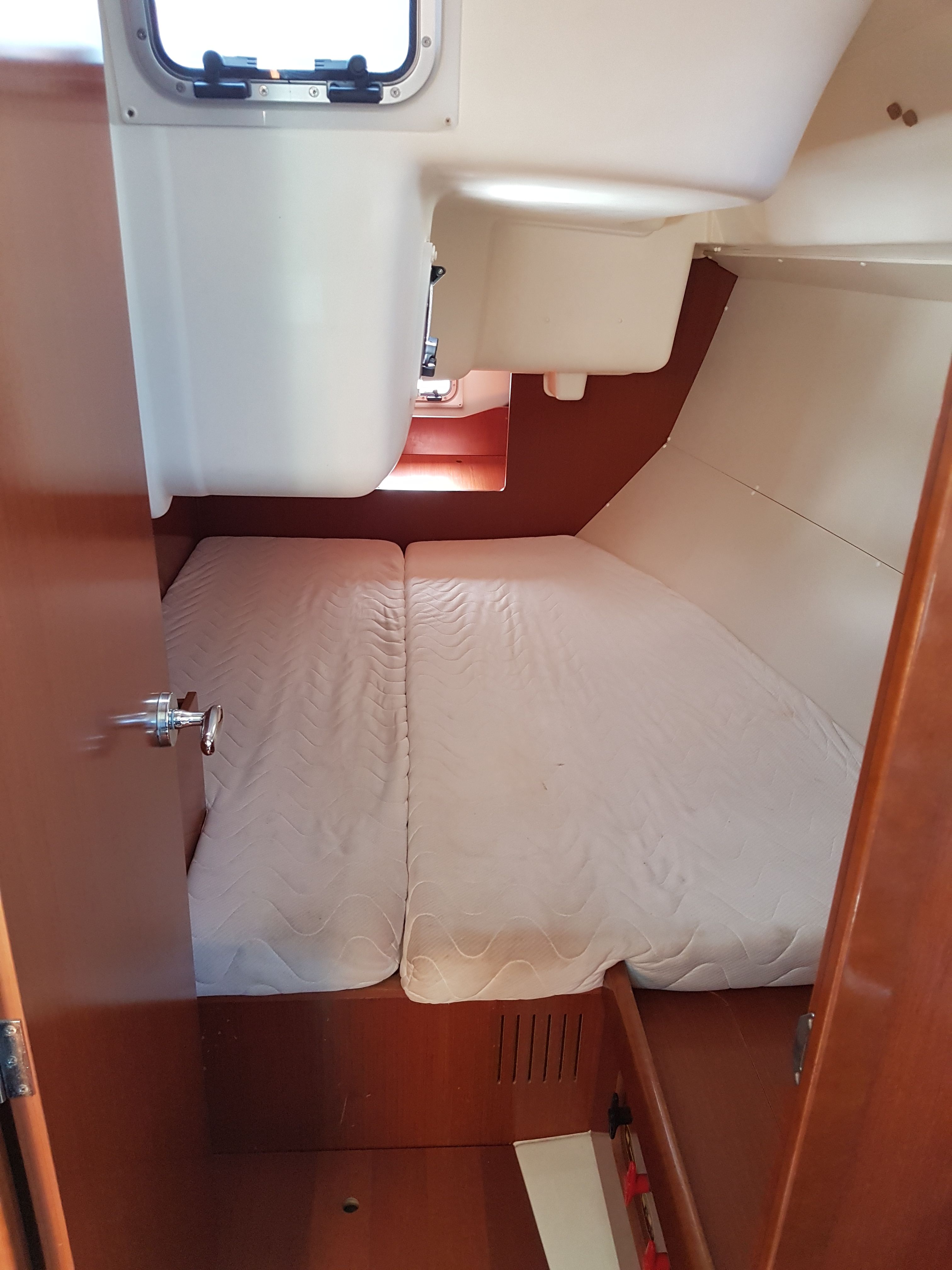 Beneteau Oceanis 37 | Boreas Dos