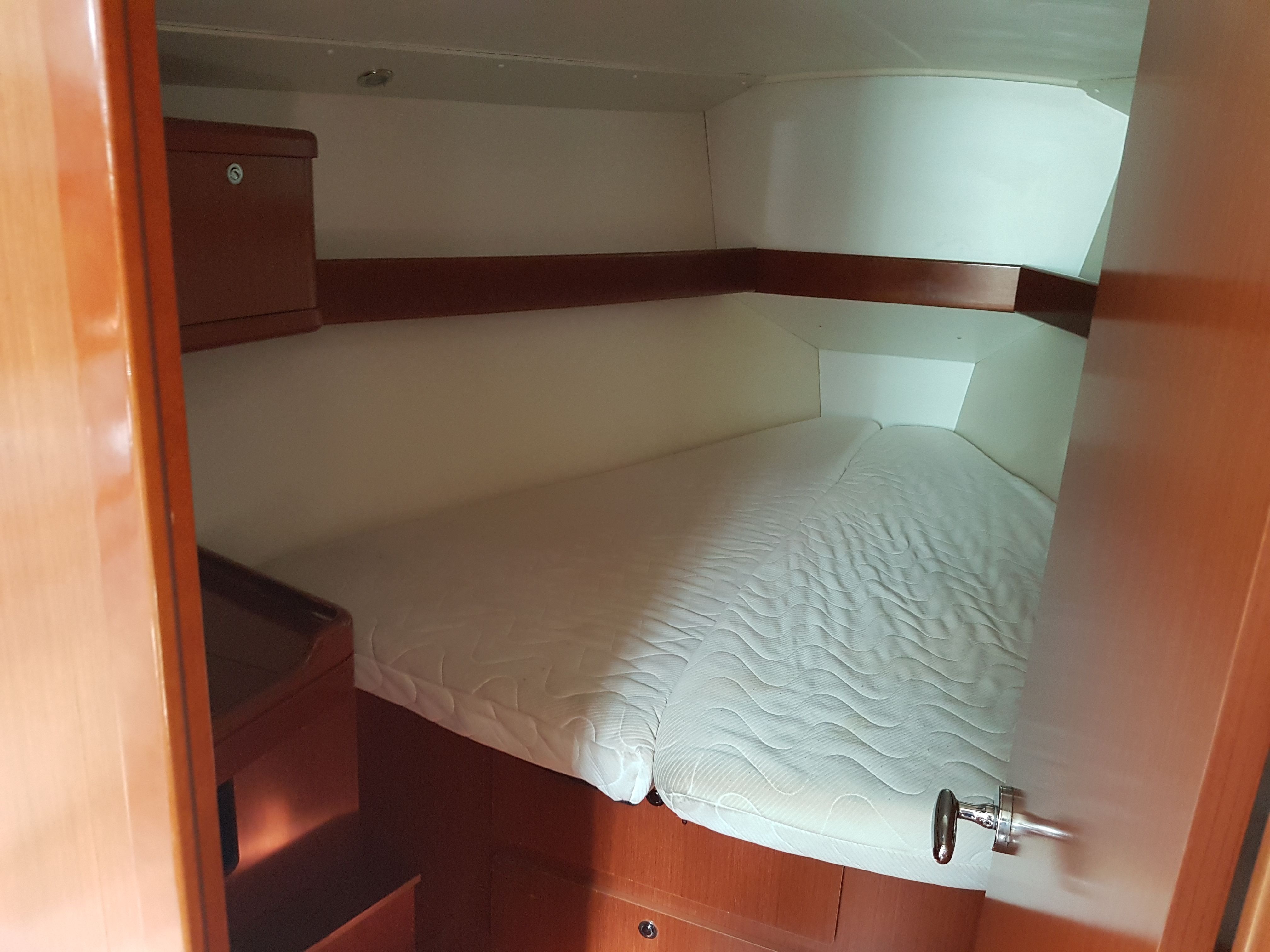 Beneteau Oceanis 37 | Boreas Dos