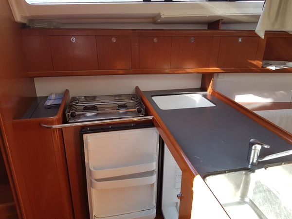 Beneteau Oceanis 37 | Boreas Dos