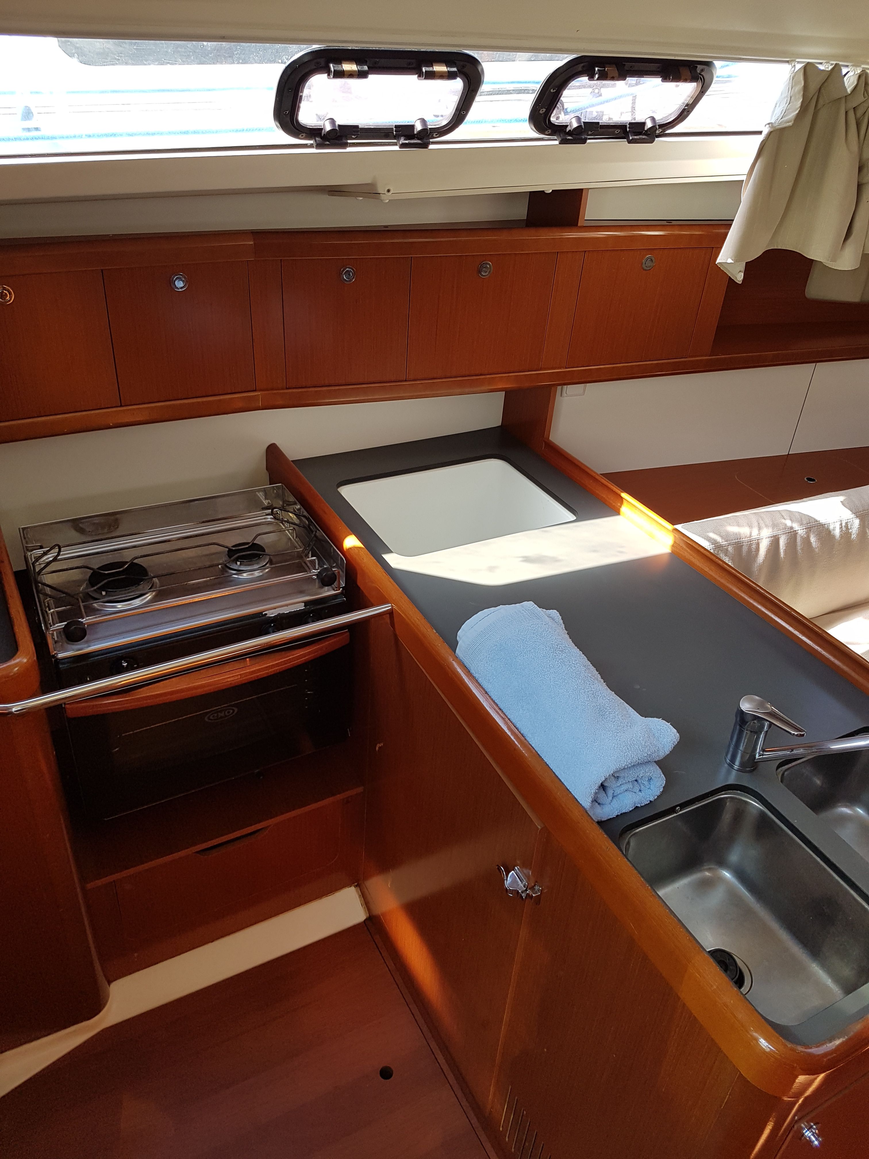 Beneteau Oceanis 37 | Boreas Dos
