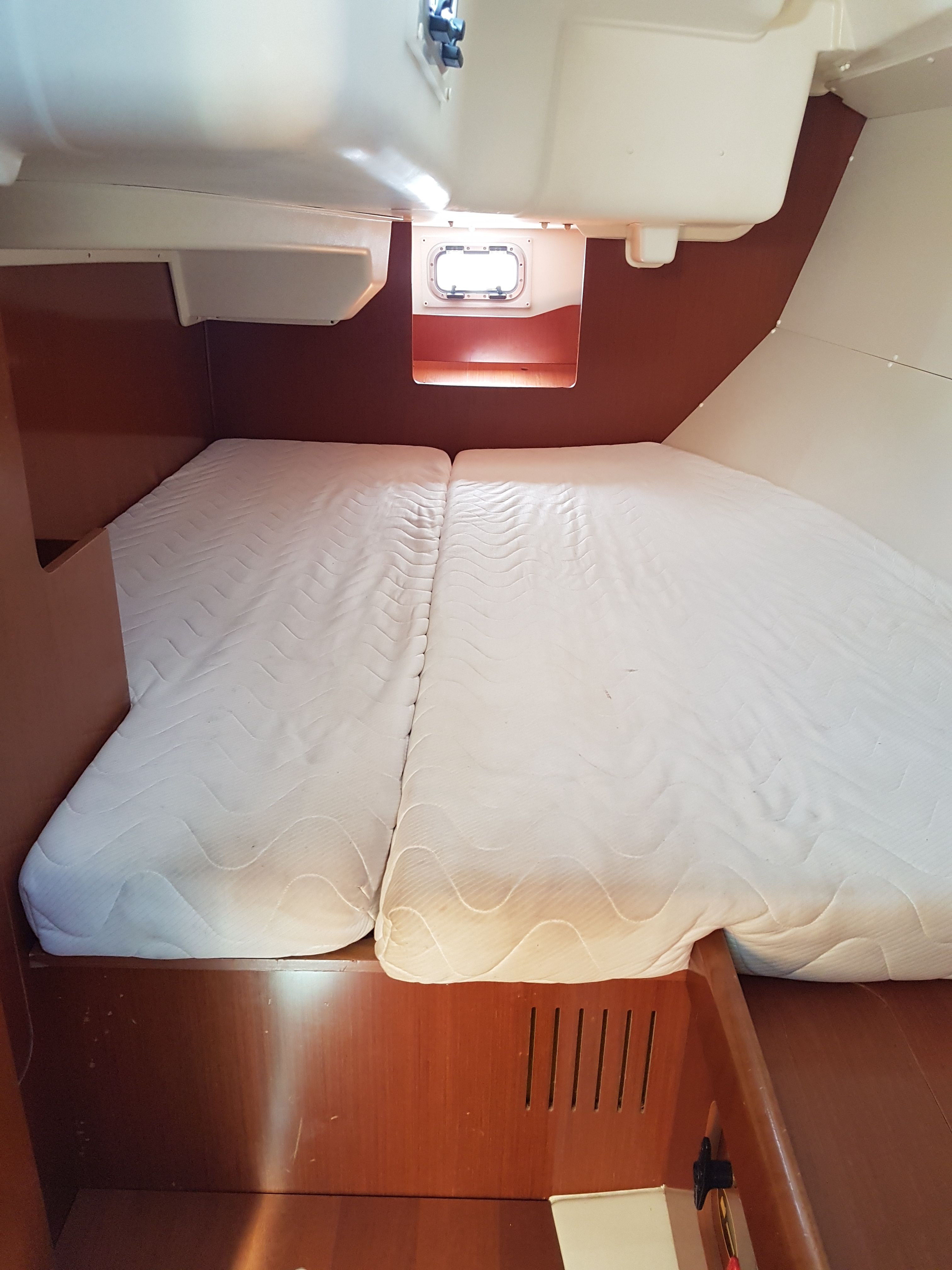 Beneteau Oceanis 37 | Boreas Dos
