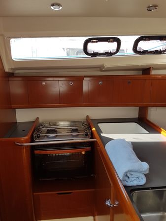 Beneteau Oceanis 37 | Boreas Dos