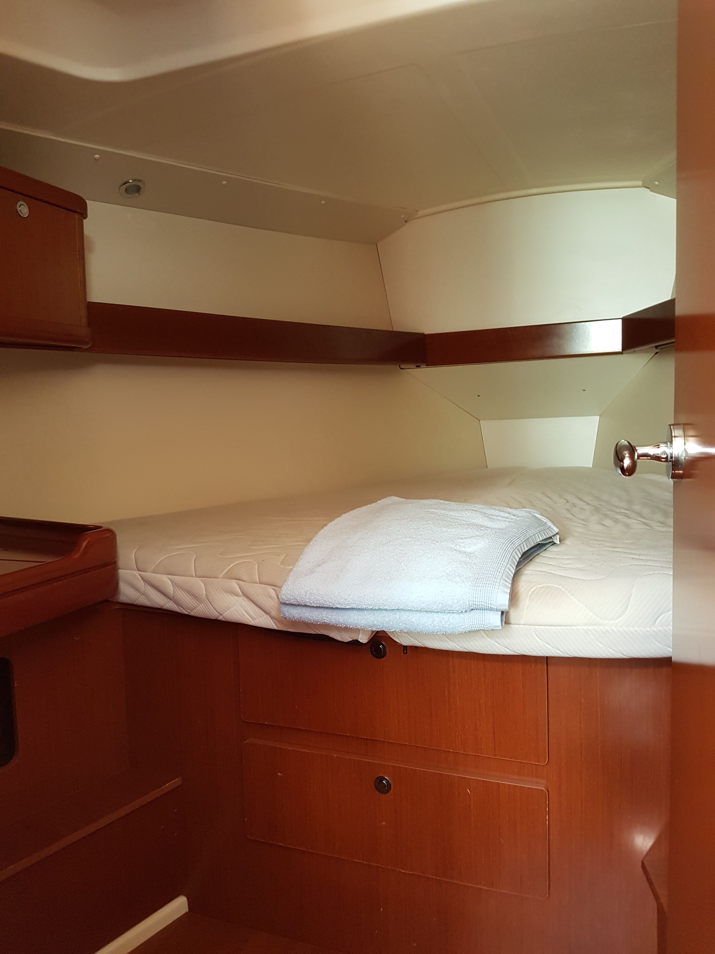 Beneteau Oceanis 37 | Boreas Dos