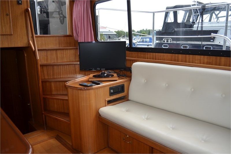 Vri-Jon Contessa 1370 | Silver Lady