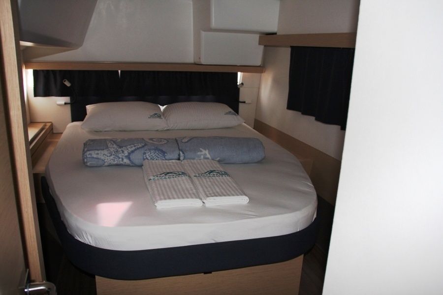 Fountaine Pajot Lucia 40 | Amber