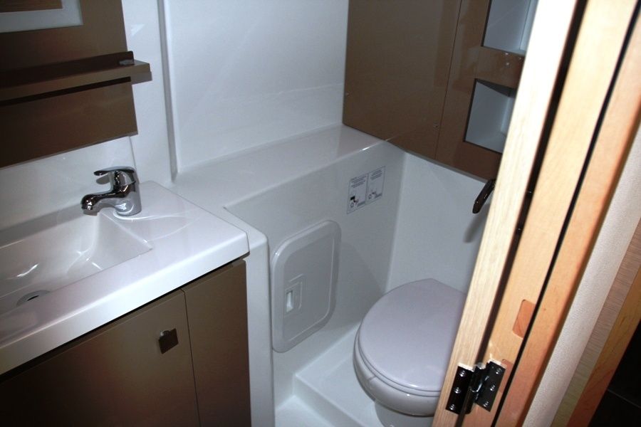 Fountaine Pajot Lucia 40 | Amber