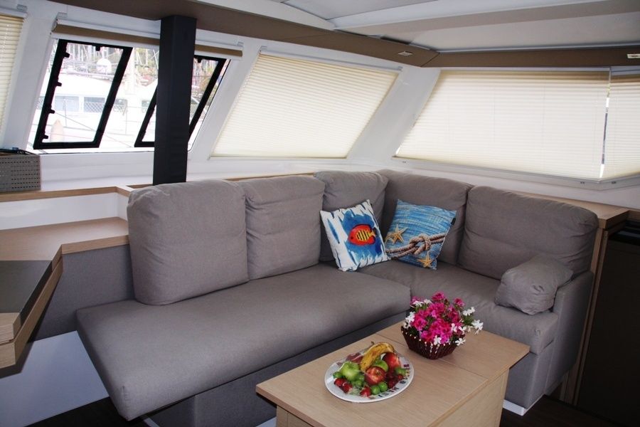 Fountaine Pajot Lucia 40 | Amber