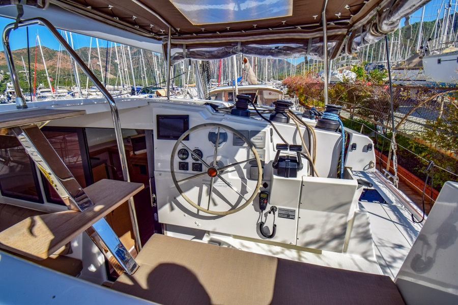 Fountaine Pajot Lucia 40 | Amber