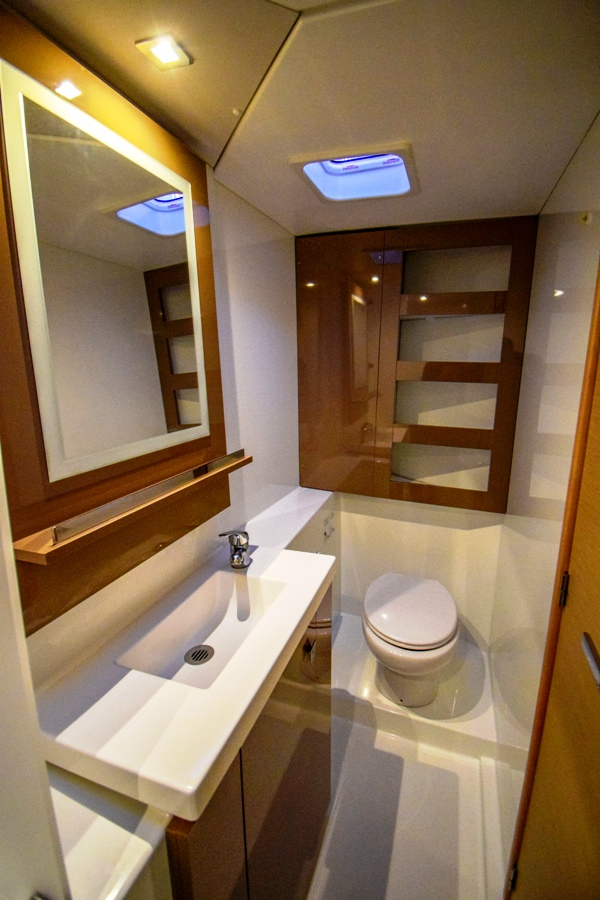 Fountaine Pajot Lucia 40 | Amber