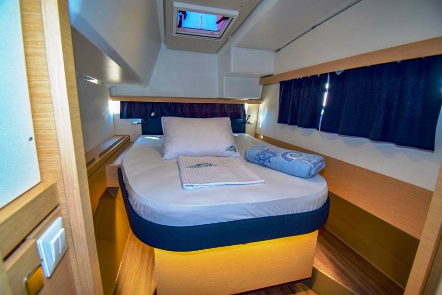 Fountaine Pajot Lucia 40 | Amber