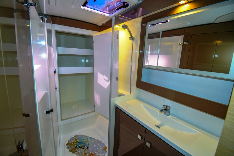 Fountaine Pajot Lucia 40 | Amber