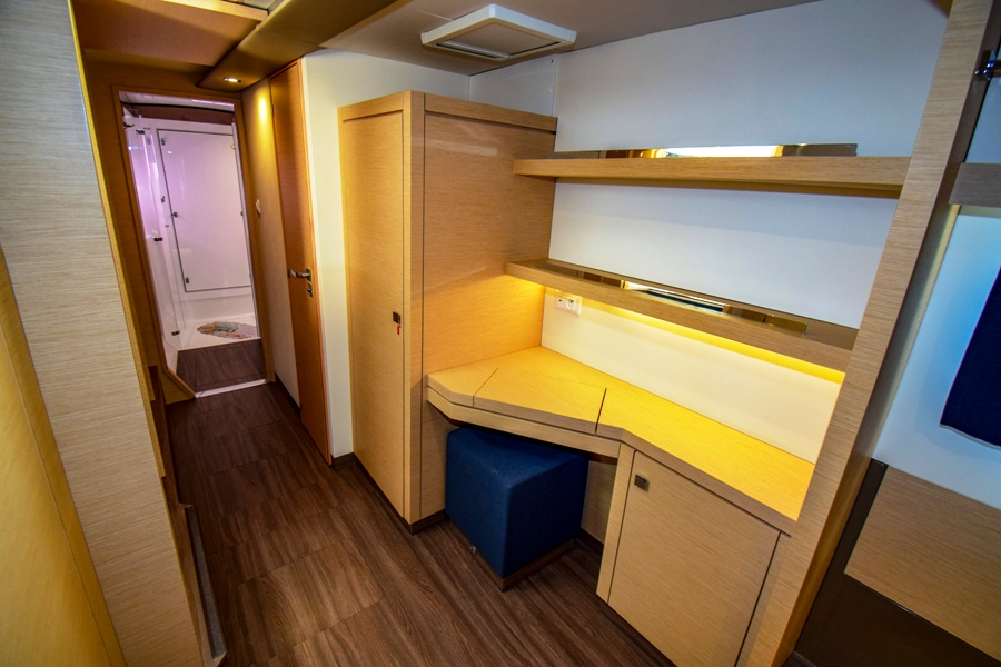 Fountaine Pajot Lucia 40 | Amber