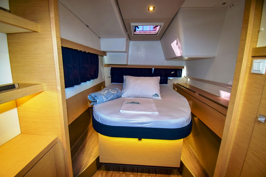Fountaine Pajot Lucia 40 | Amber