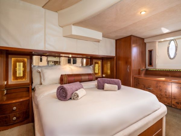 Silverton Ovation 52 | Life of Riley