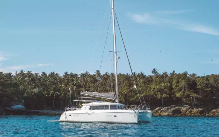 Lagoon 421 | Blue Lagoon