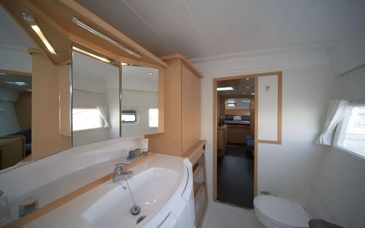 Lagoon 421 | Blue Lagoon