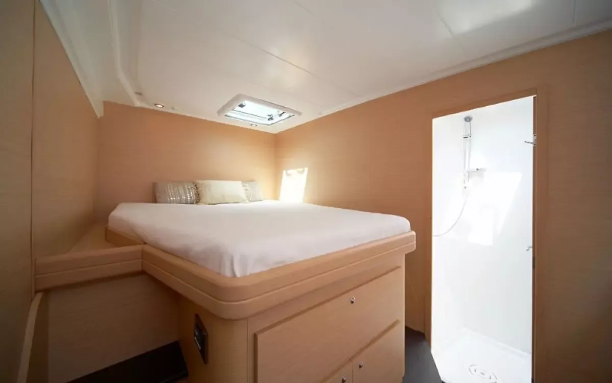 Lagoon 421 | Blue Lagoon