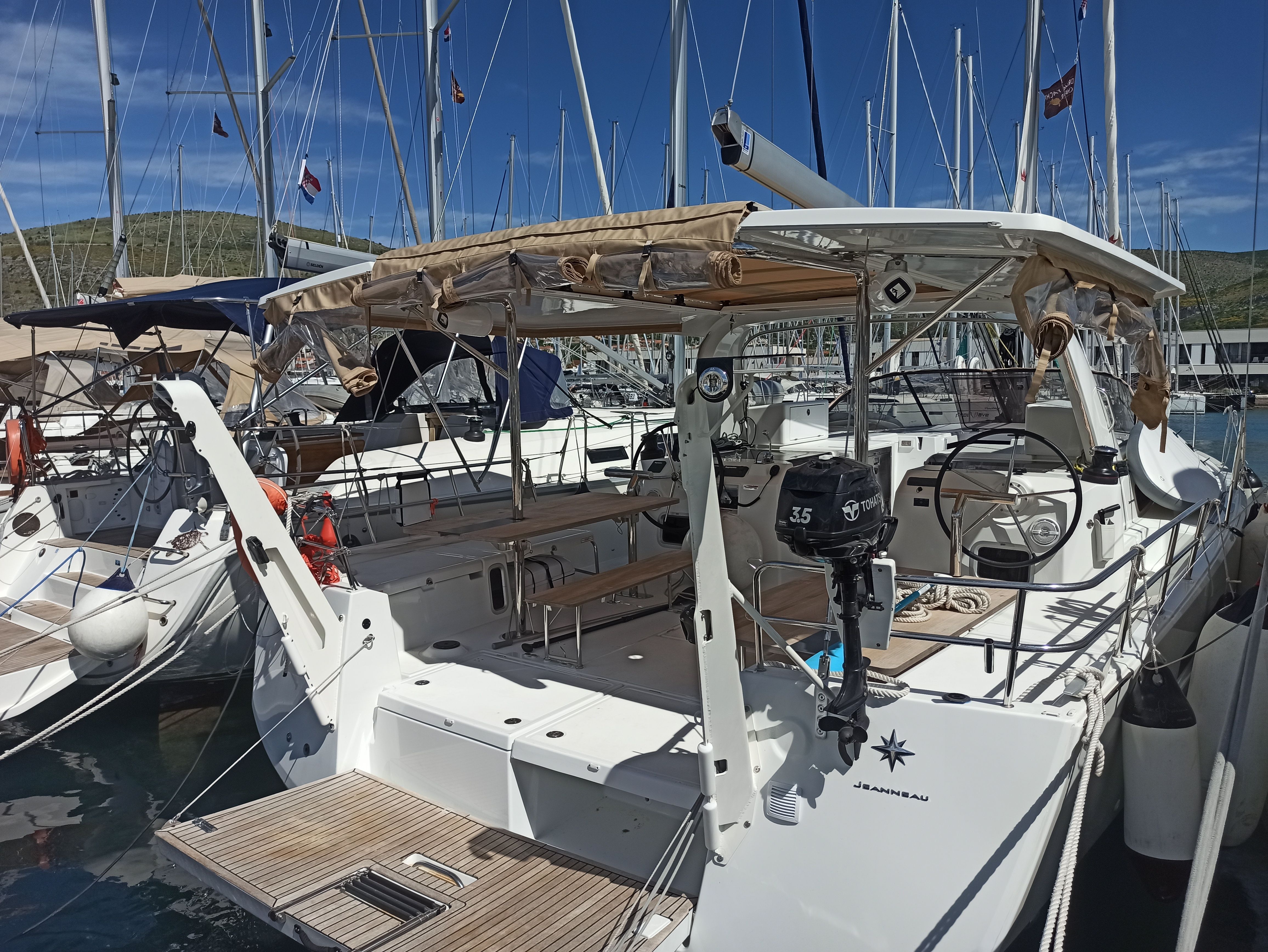 Jeanneau Sun Loft 47 | Cyclamen