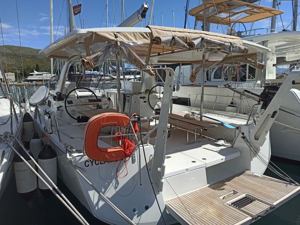 Jeanneau Sun Loft 47 | Cyclamen
