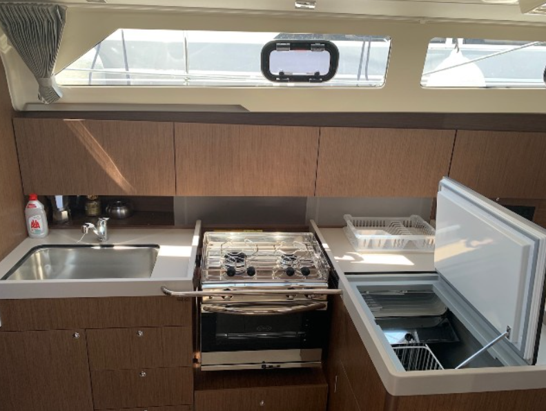 Beneteau Oceanis 41.1 | Iris