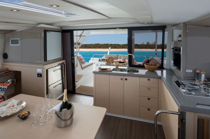 Fountaine Pajot Lucia 40 | Eluchil