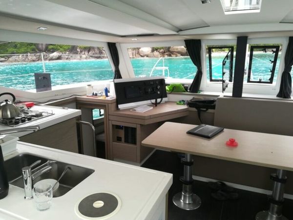 Fountaine Pajot Lucia 40 | Eluchil