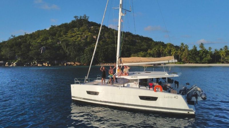 Fountaine Pajot Lucia 40 | Eluchil
