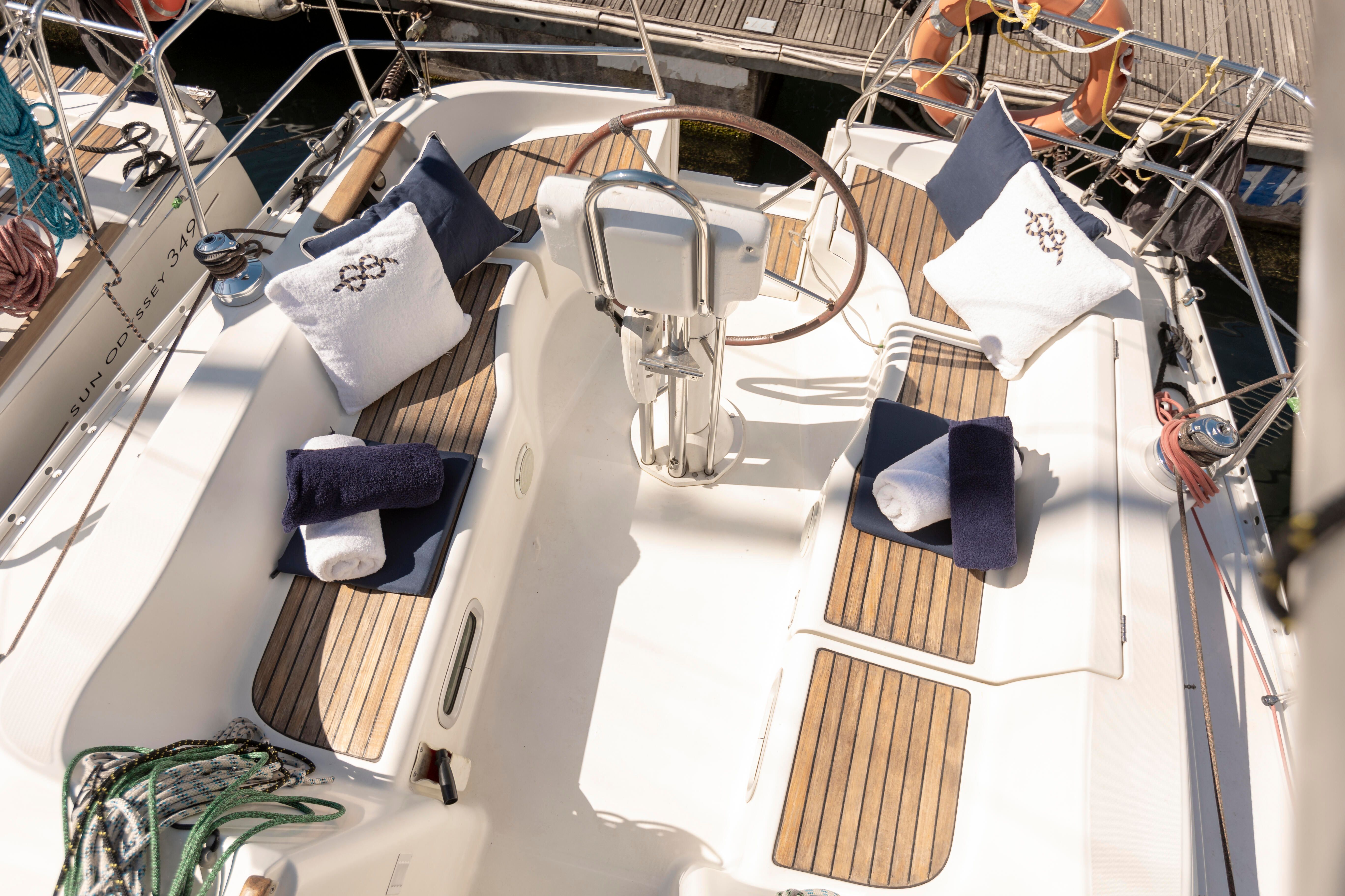Beneteau Oceanis Clipper 331 | Anton