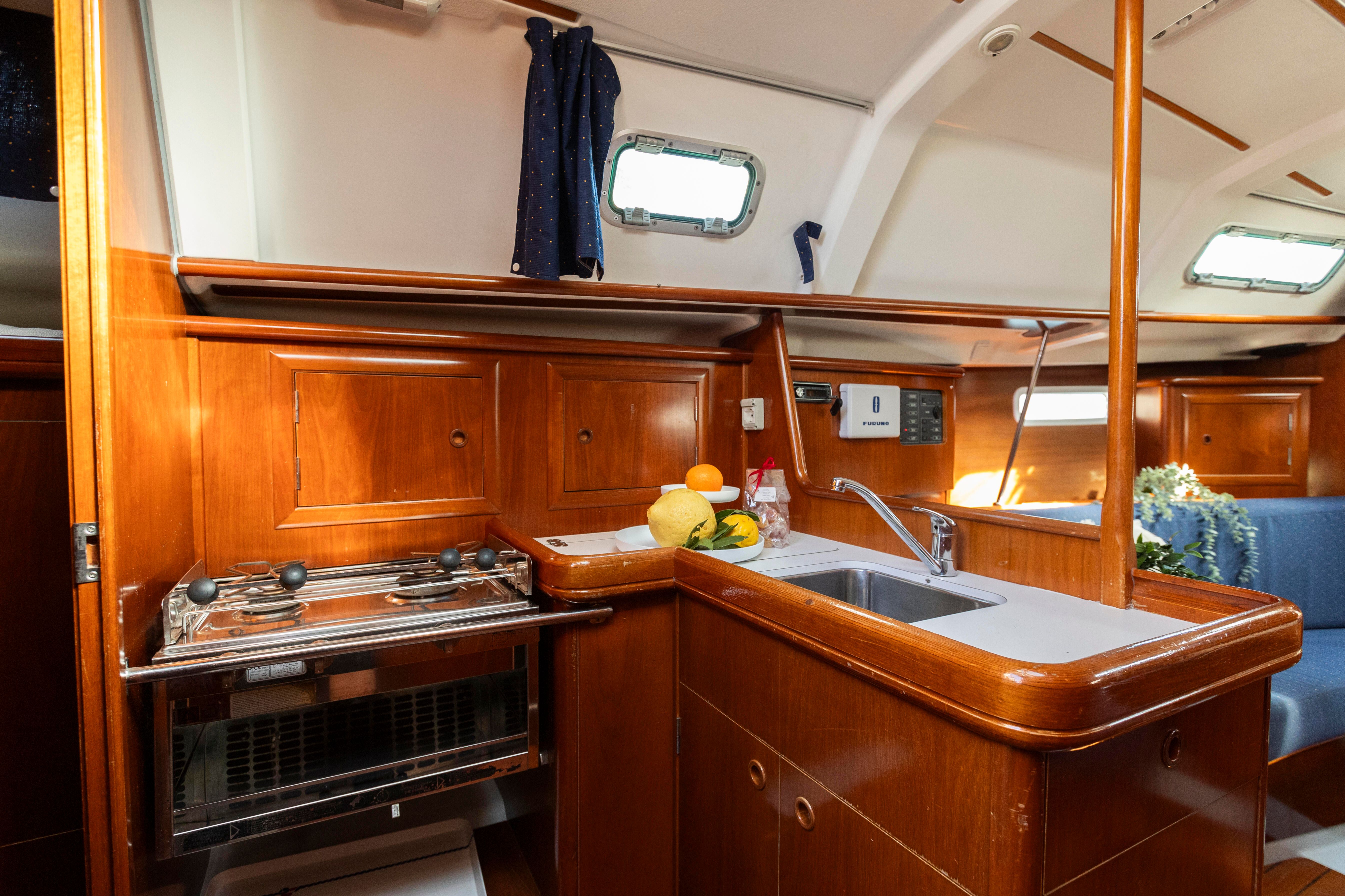 Beneteau Oceanis Clipper 331 | Anton