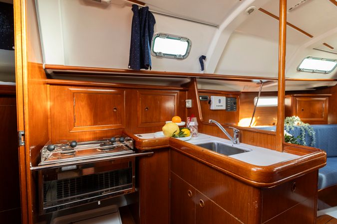 Beneteau Oceanis Clipper 331 | Anton