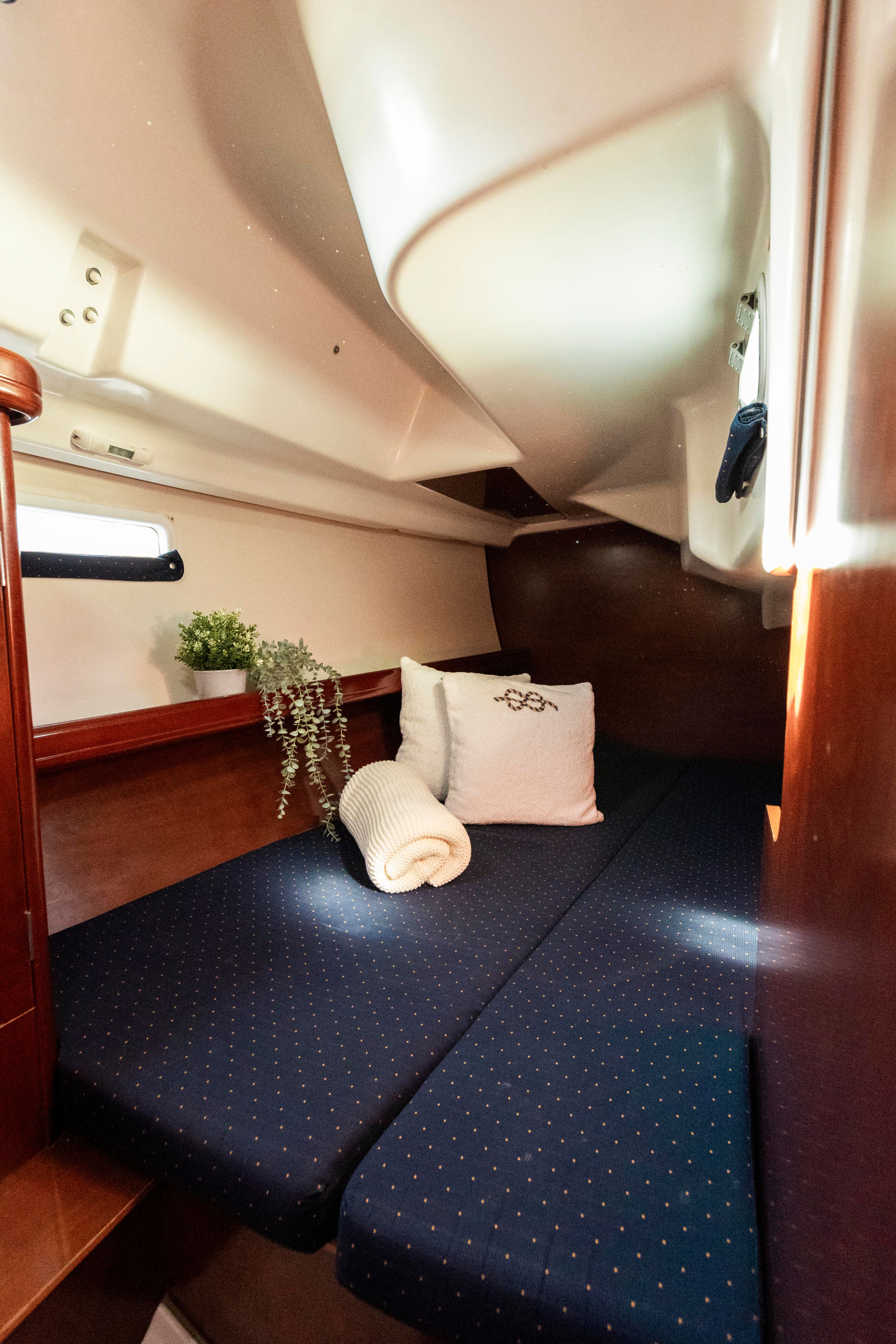Beneteau Oceanis Clipper 331 | Anton