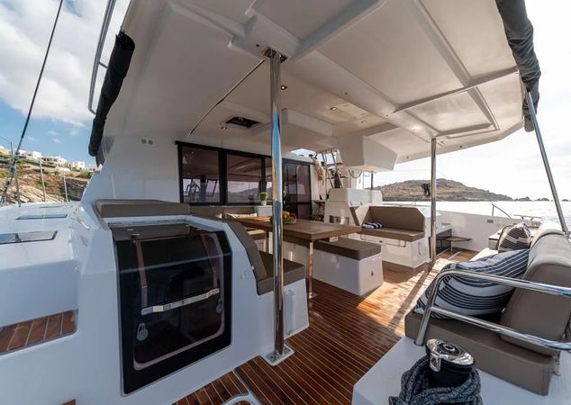 Fountaine Pajot Saona 47 | White Coral