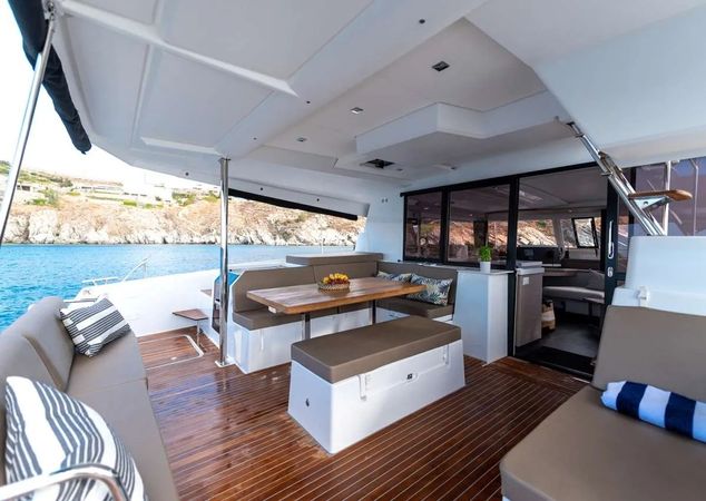 Fountaine Pajot Saona 47 | White Coral