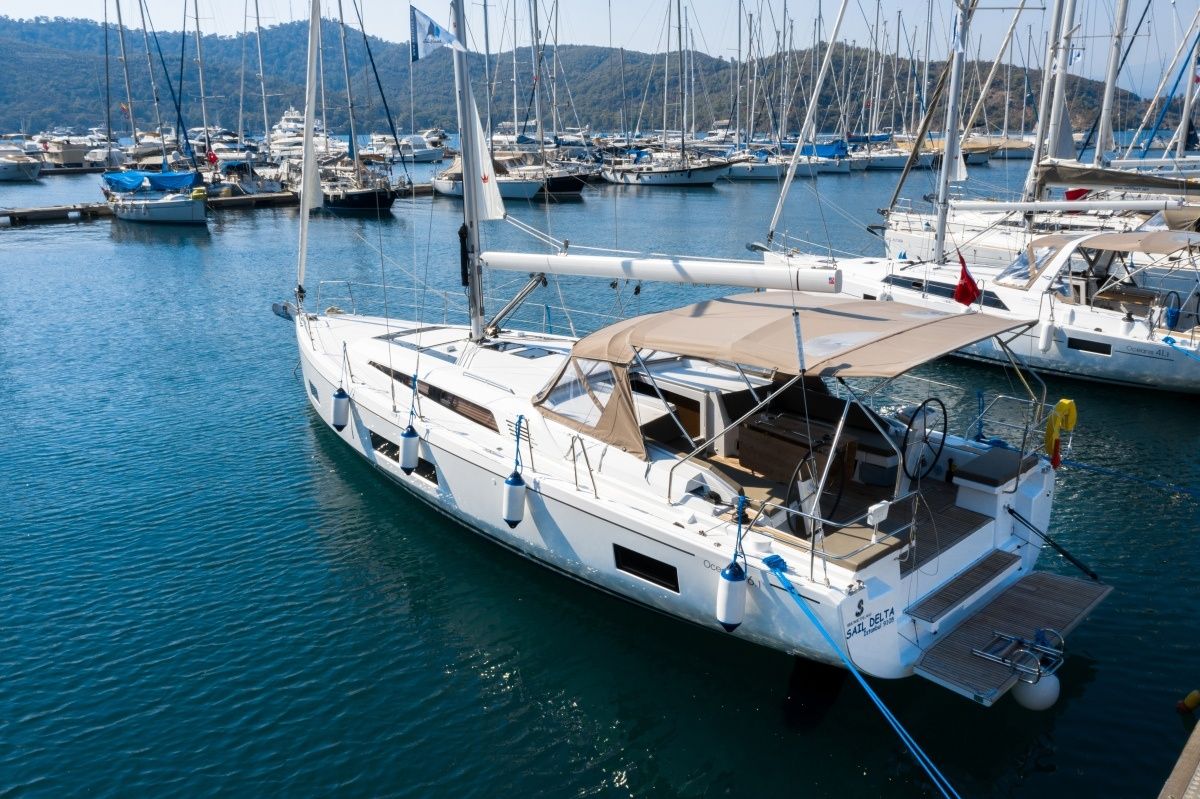 The most beautiful pics of the Beneteau Oceanis Yacht 62 by Guido Cantini -  Yachting Art Magazine