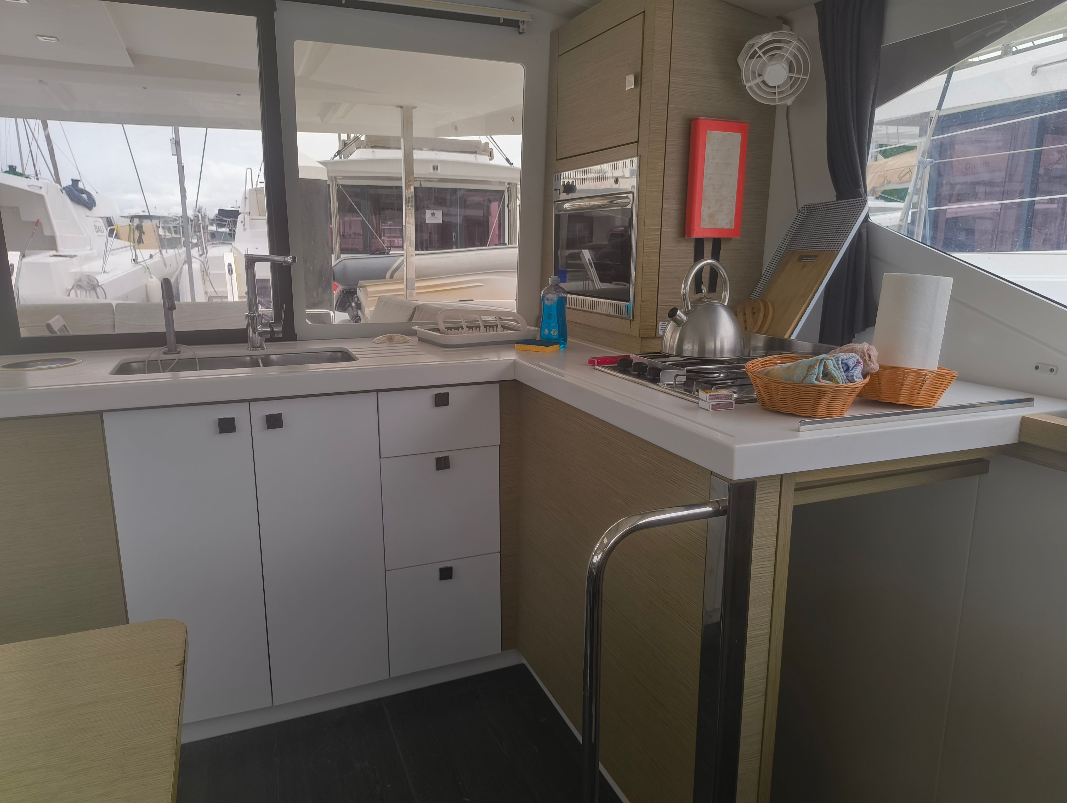 Fountaine Pajot Lucia 40 | Happy Hour
