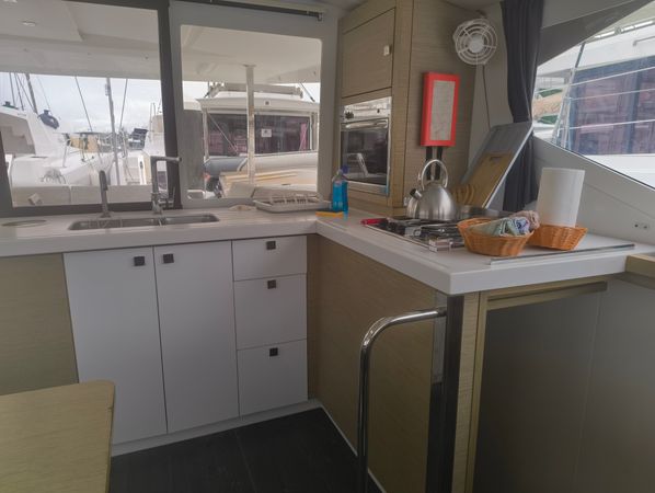 Fountaine Pajot Lucia 40 | Happy Hour