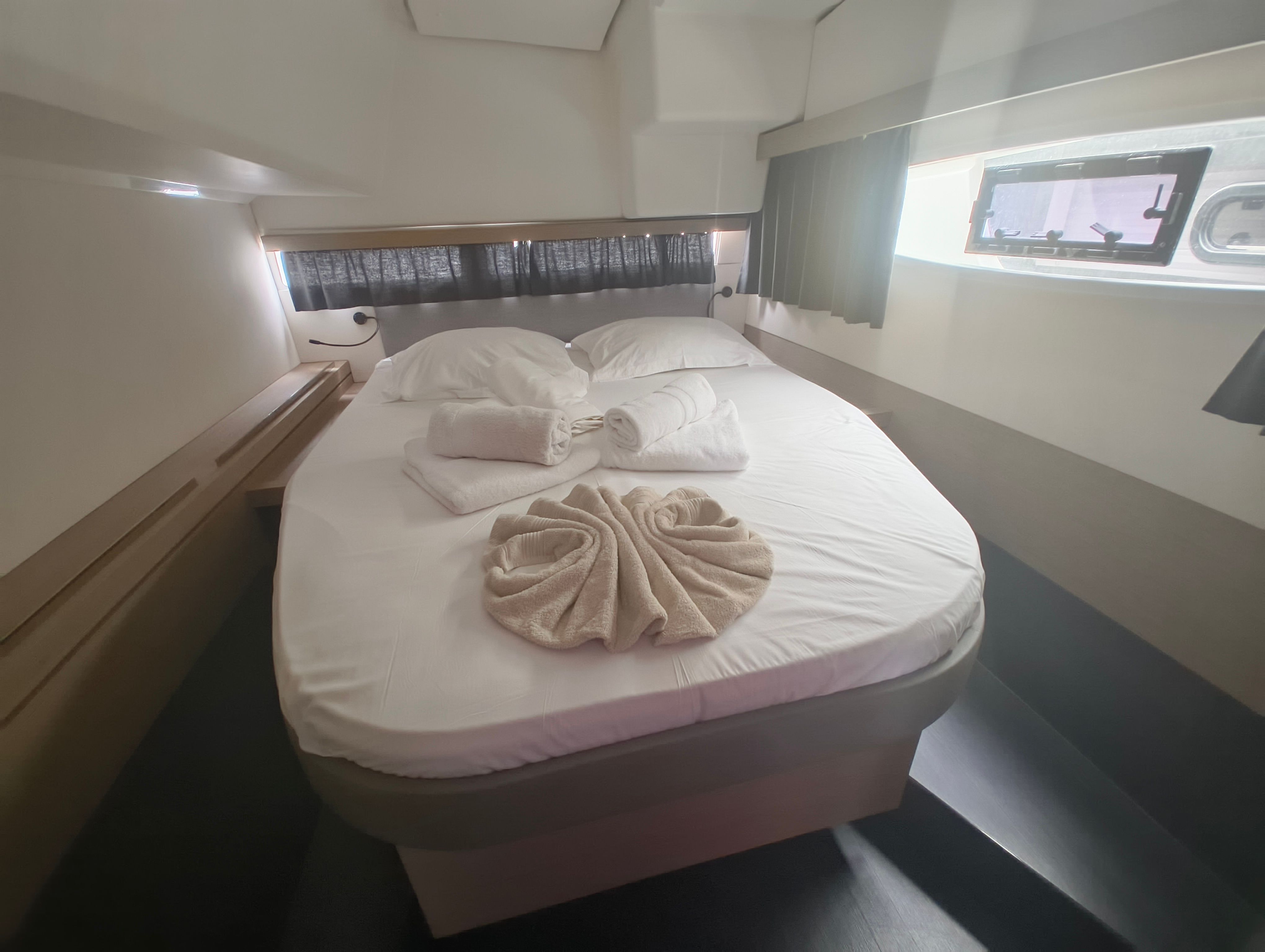 Fountaine Pajot Lucia 40 | Happy Hour