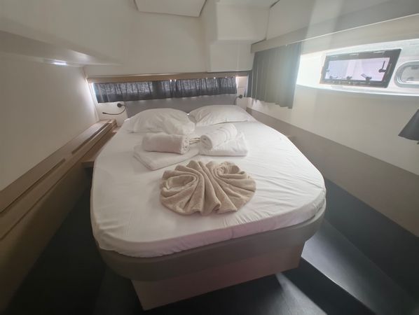 Fountaine Pajot Lucia 40 | Happy Hour